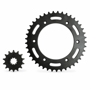 Kit de piñones KITPIÑIN030 paso 520 para AKT TTR 125 150 en fondo blanco